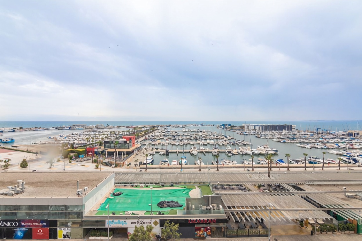 Appartement en attique en première ligne de mer à Santa Pola — Vue mer