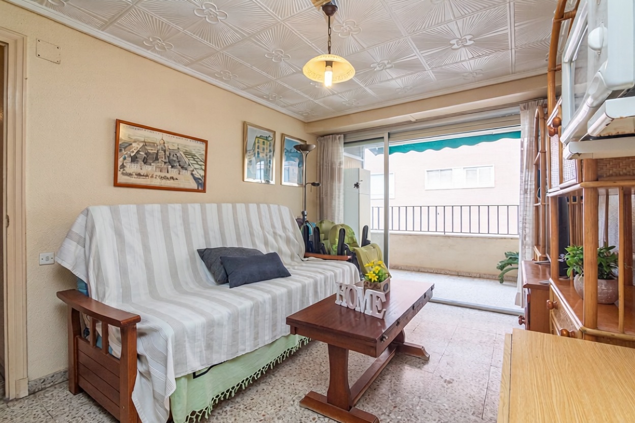 Appartement en attique en première ligne de mer à Santa Pola — Séjour
