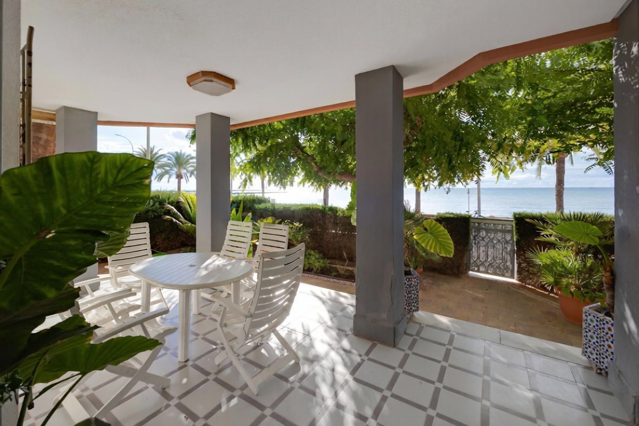Chalet avec accès direct à la plage à Santa Pola — Terrasse mer