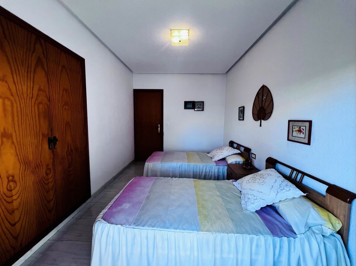 Chalet avec accès direct à la plage à Santa Pola — Chambre