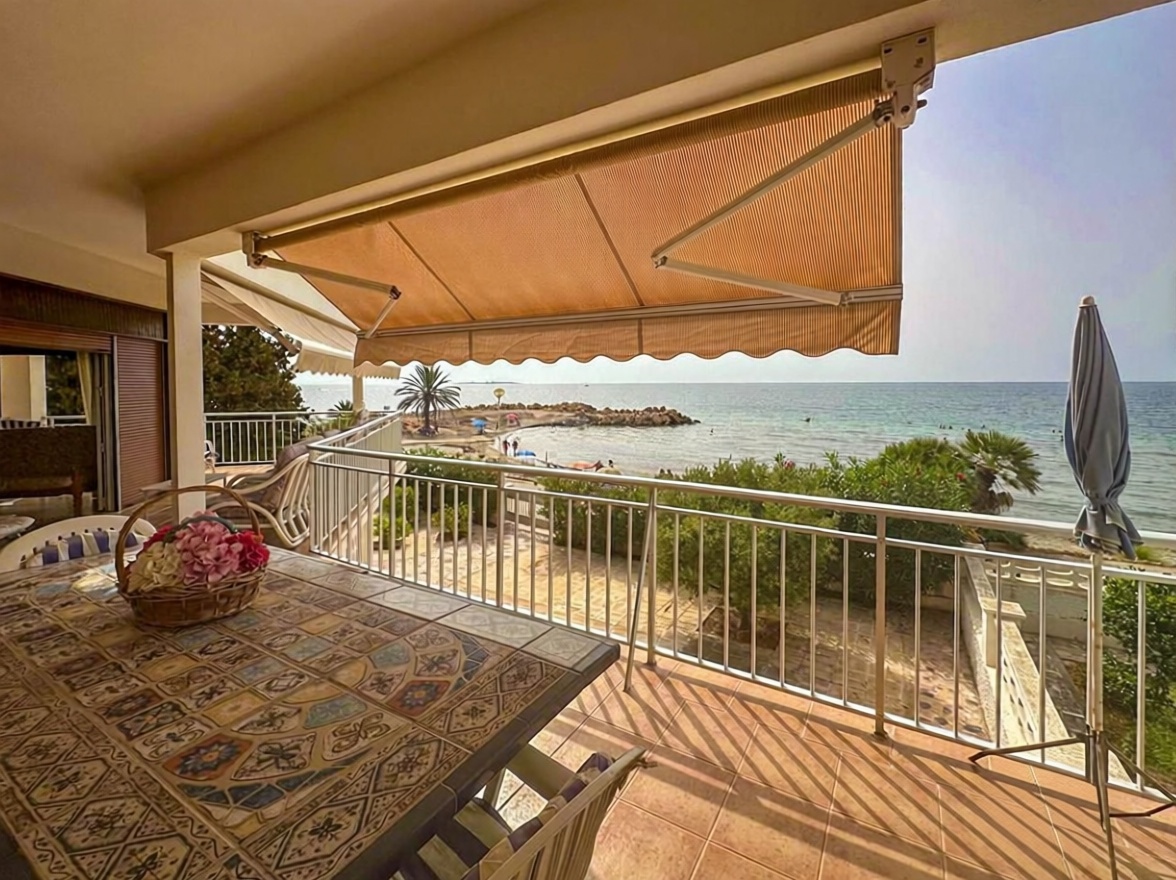 Chalet avec accès direct à la plage à Santa Pola — Terrasse mer