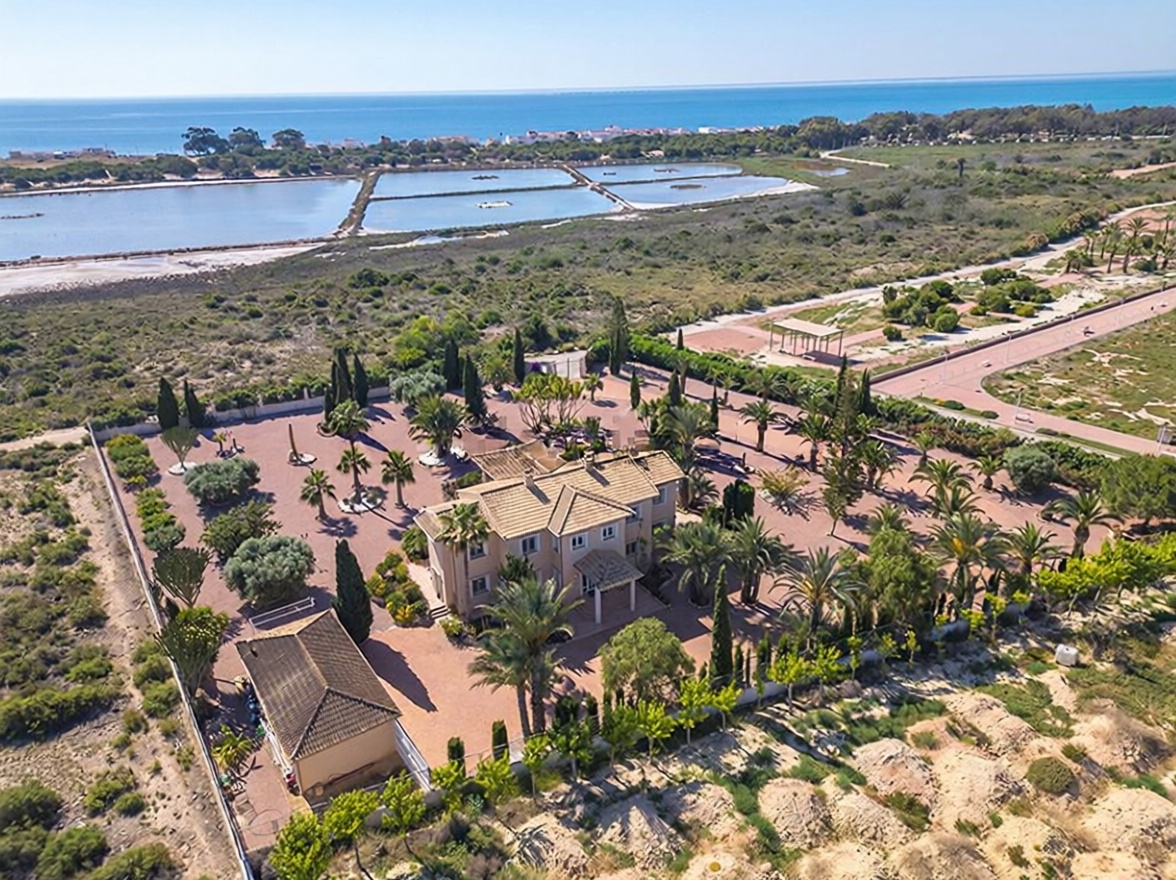 Chalet mit direkter Strandzugang in Elche
