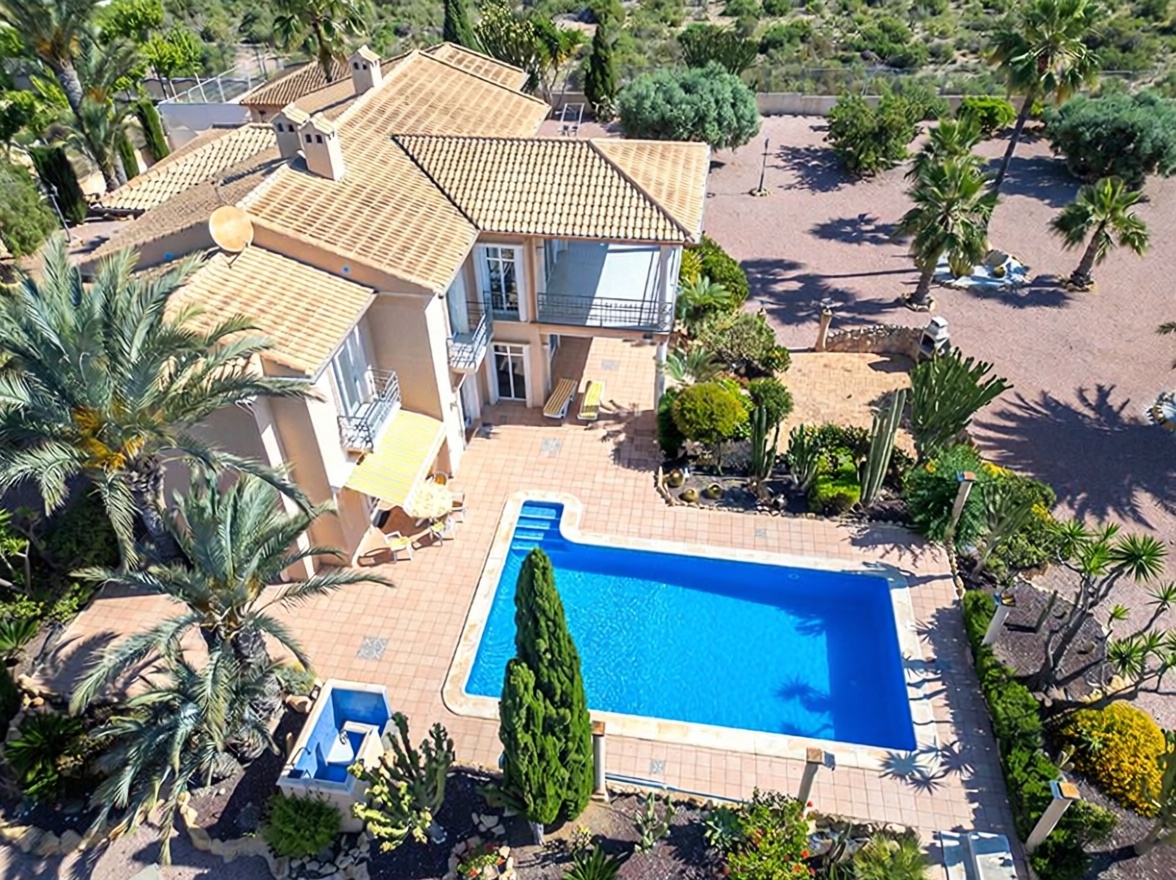 Chalet con acceso directo a playa en Elche — Aérea