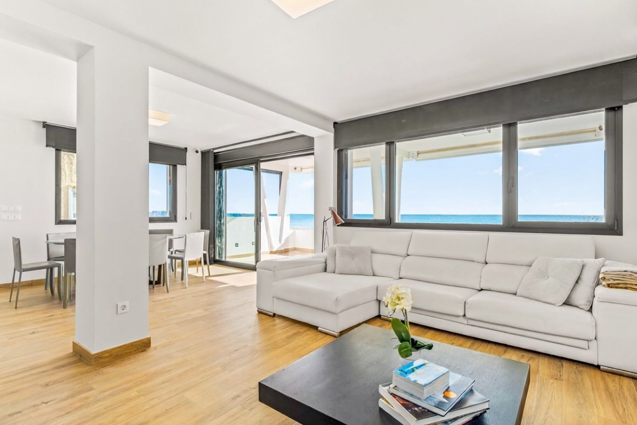 Chalet mit direkter Strandzugang in Santa Pola — Wohnzimmer