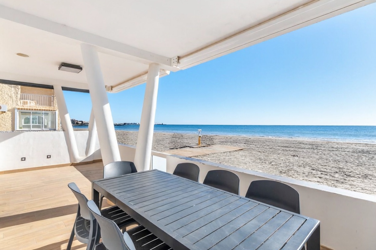 Chalet mit direkter Strandzugang in Santa Pola — Meerterrasse