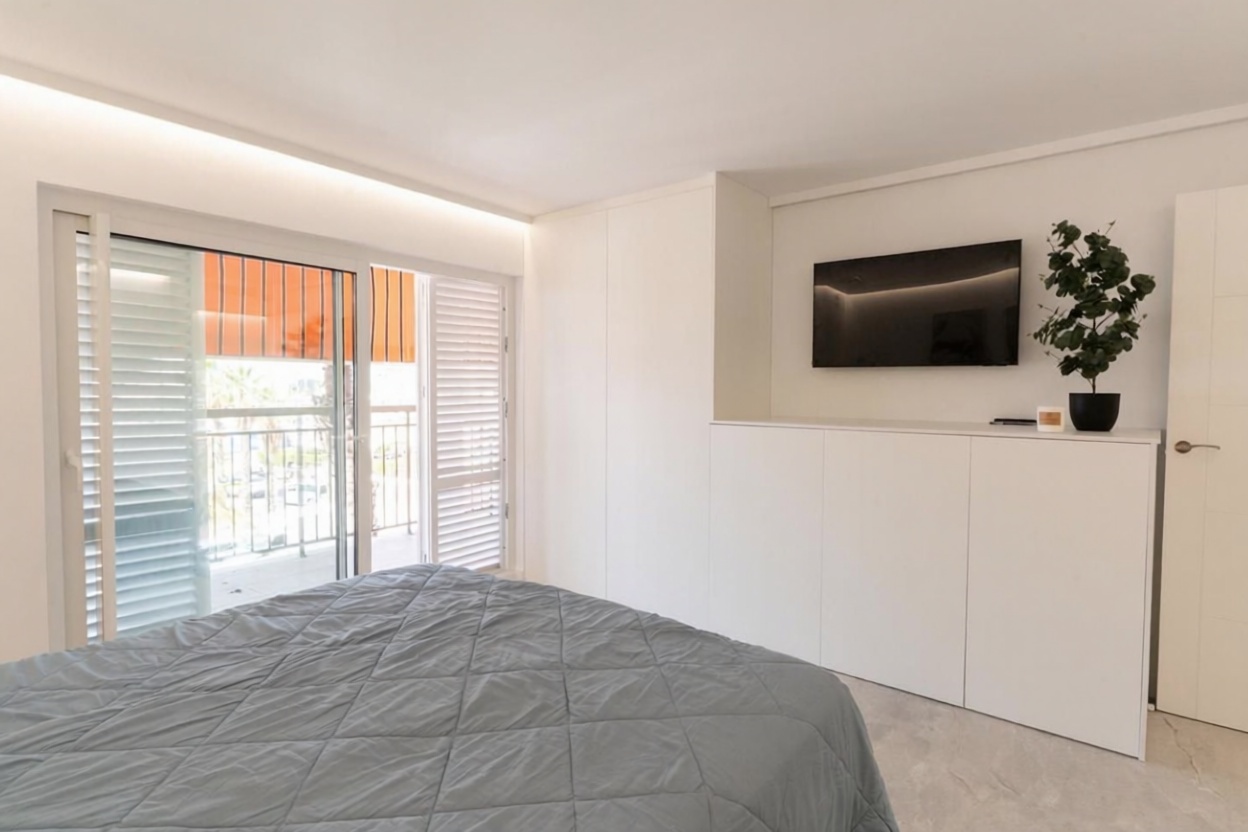 Piso en primera línea de playa en Santa Pola — Dormitorio