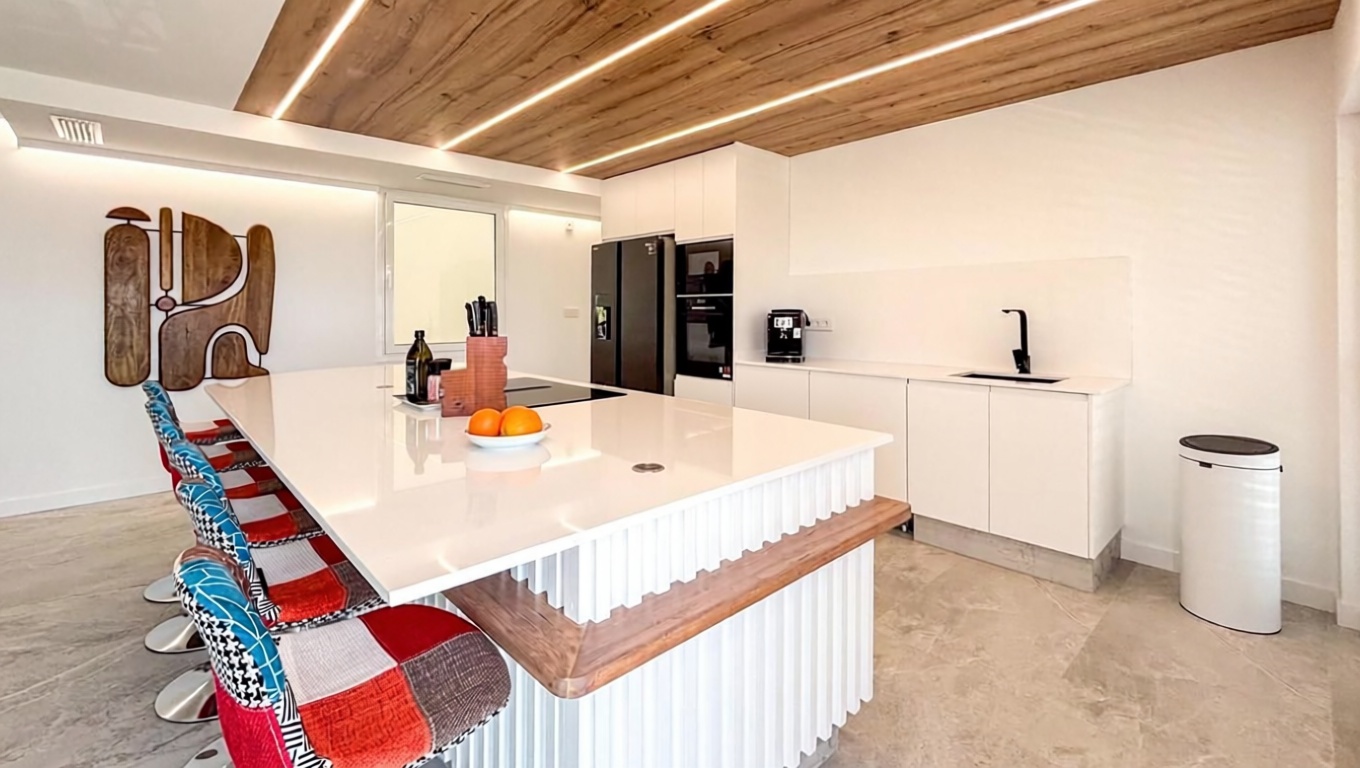 Piso en primera línea de playa en Santa Pola — Cocina