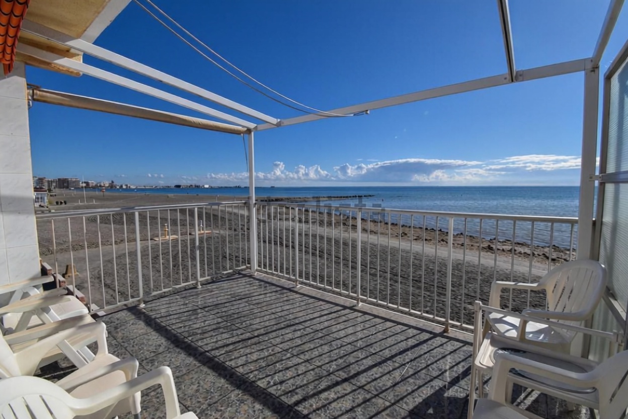 Chalet mit direkter Strandzugang in Santa Pola — Meerterrasse