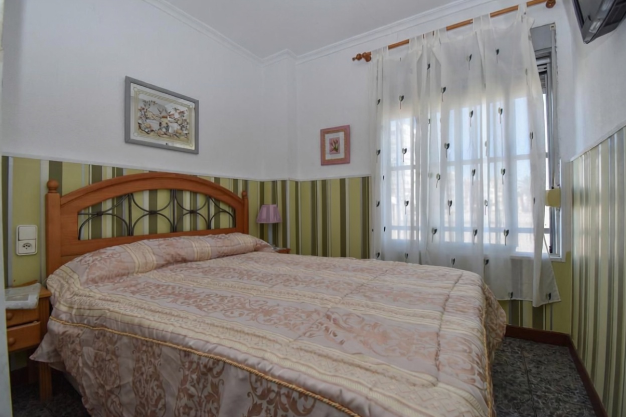 Chalet mit direkter Strandzugang in Santa Pola — Bad