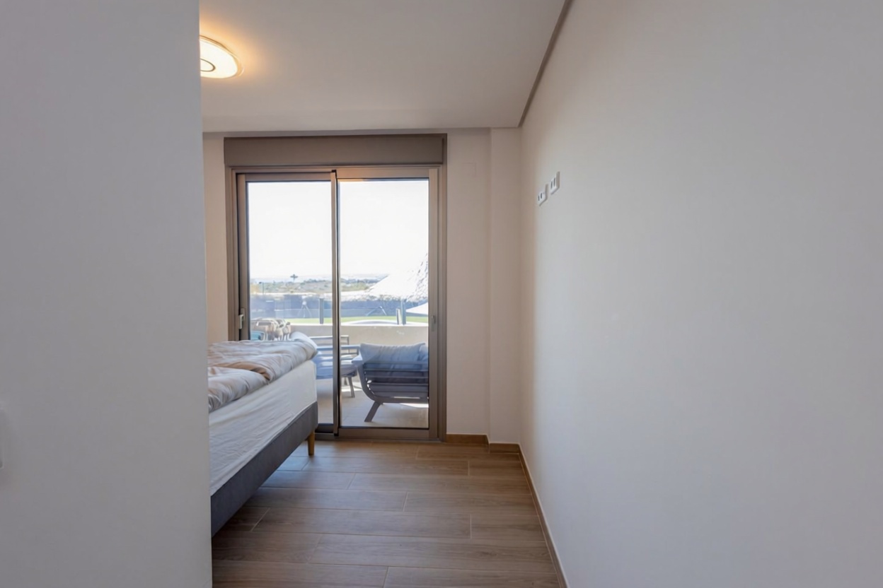 Piso en primera línea de playa en Santa Pola — Dormitorio