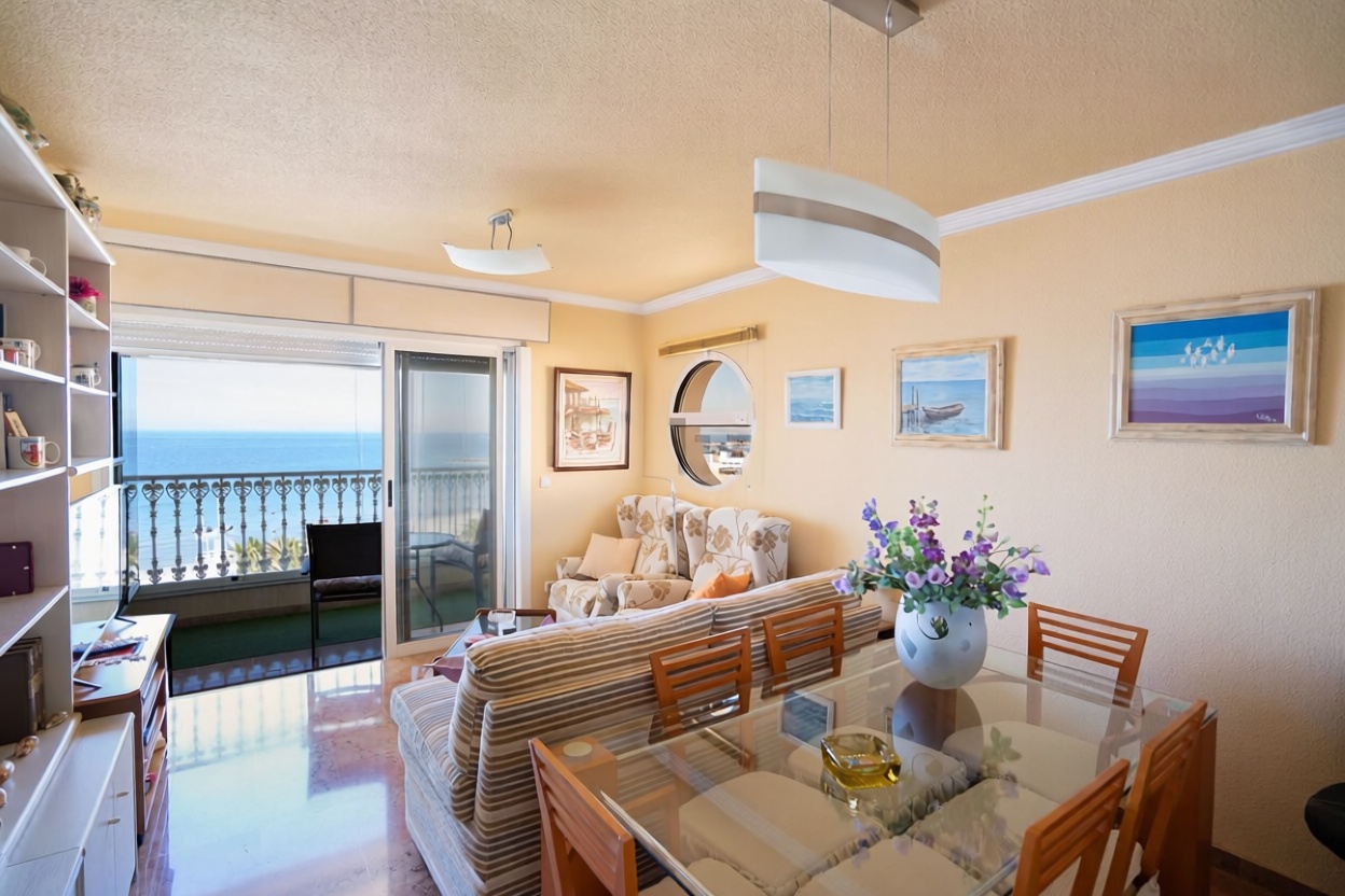 Wohnung in erste Strandlinie in Santa Pola — Wohnzimmer