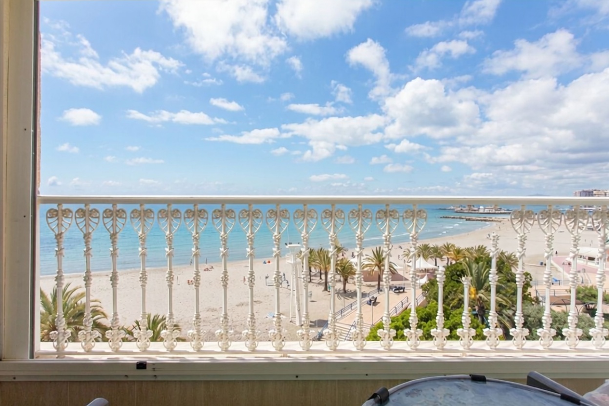 Ático en primera línea de mar en Santa Pola