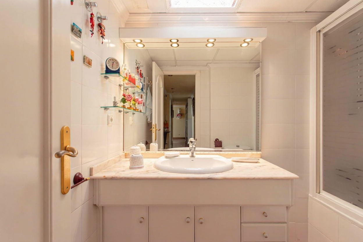 Ático em primeira linha de mar em Santa Pola — Casa banho