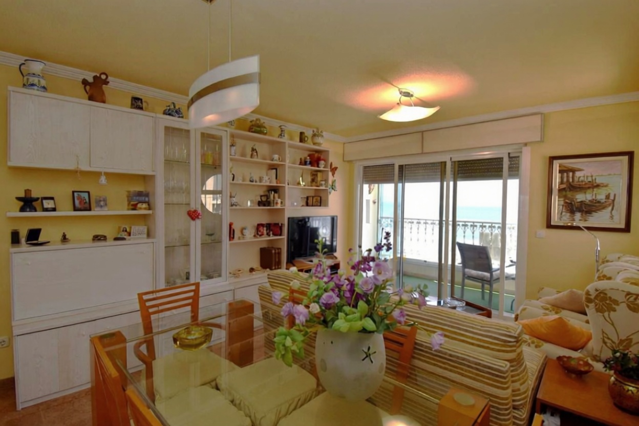 Wohnung in erste Strandlinie in Santa Pola — Wohnzimmer