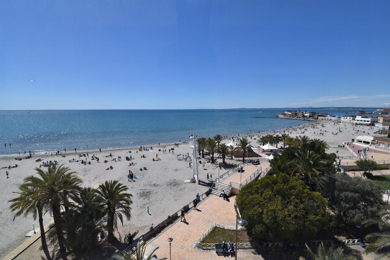 Piso en primera línea de playa en Santa Pola — Baño