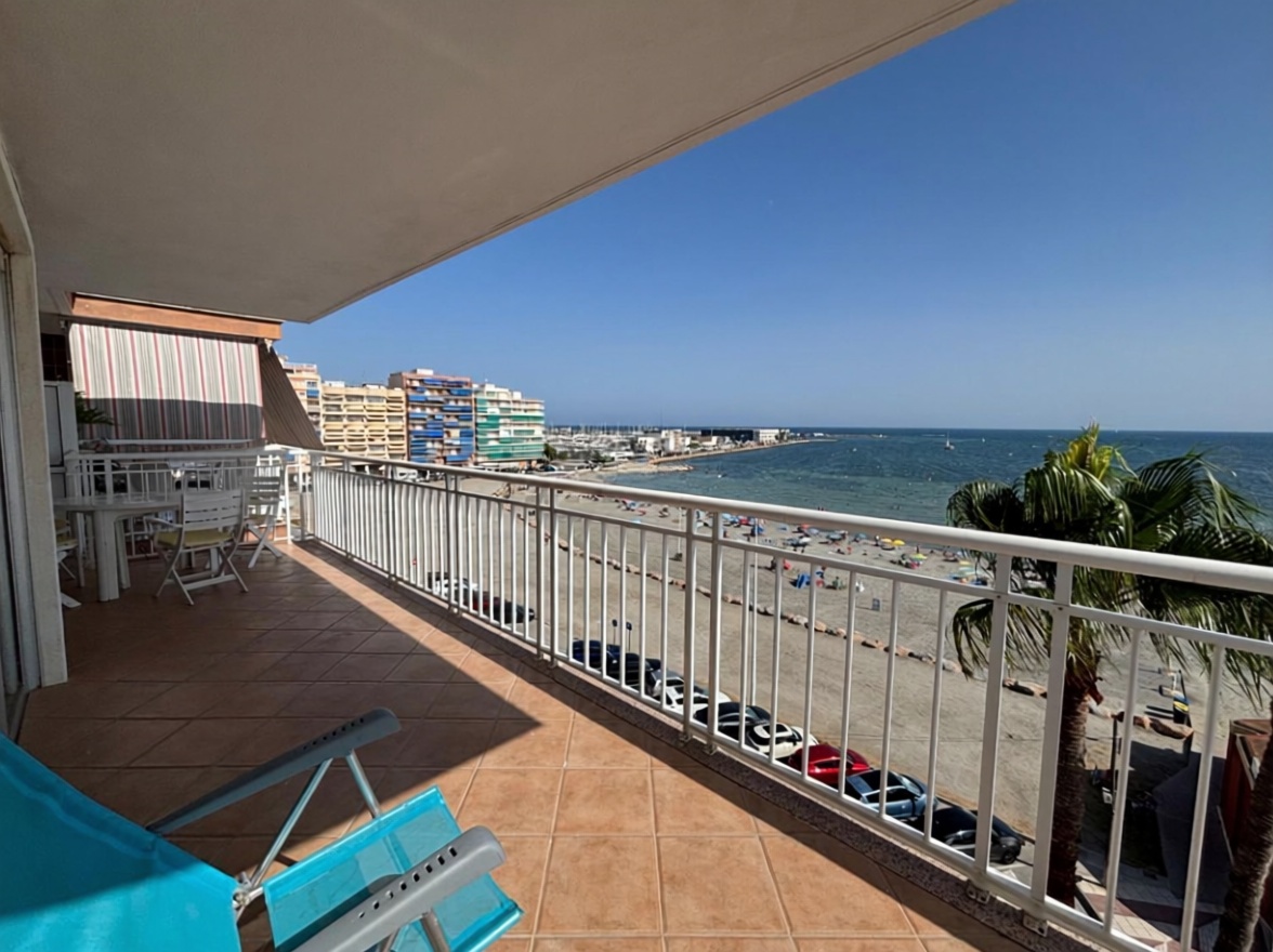 Piso en primera línea de playa en Santa Pola