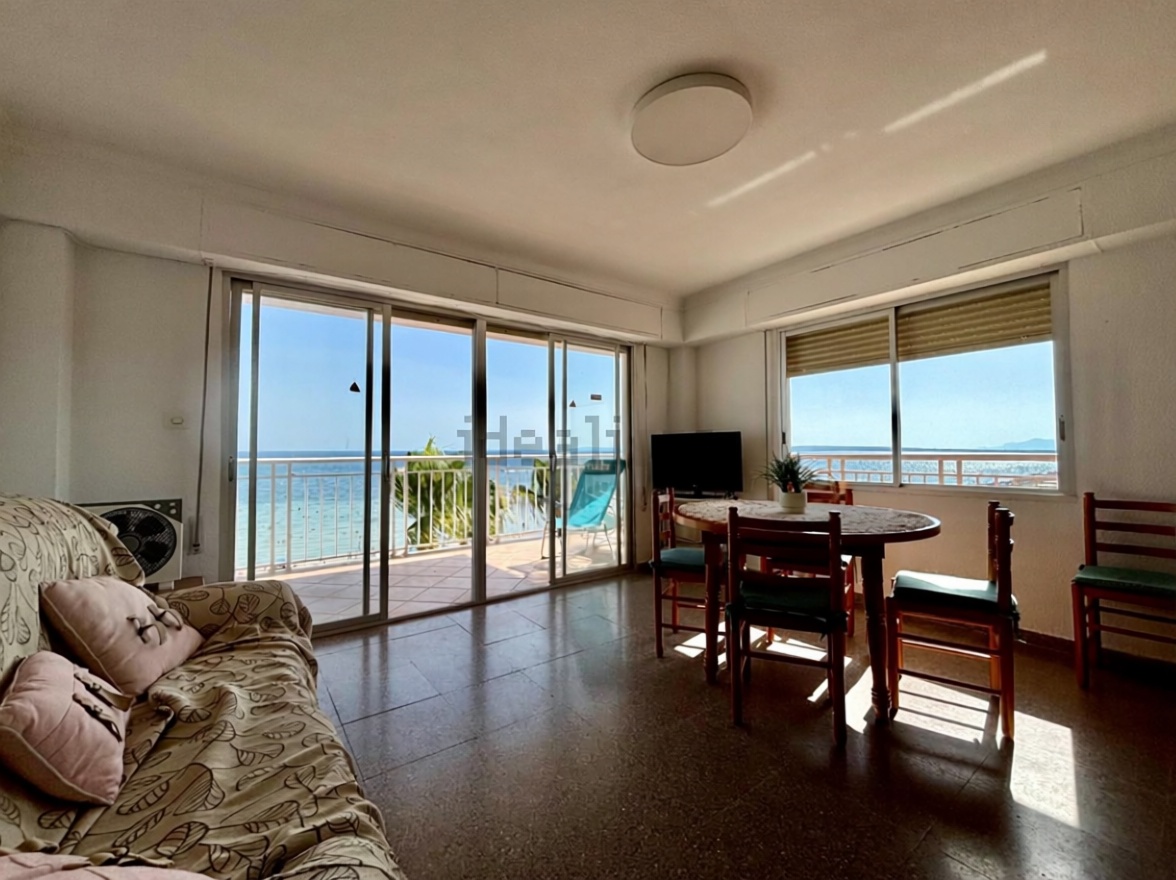 Wohnung in erste Strandlinie in Santa Pola — Wohnzimmer