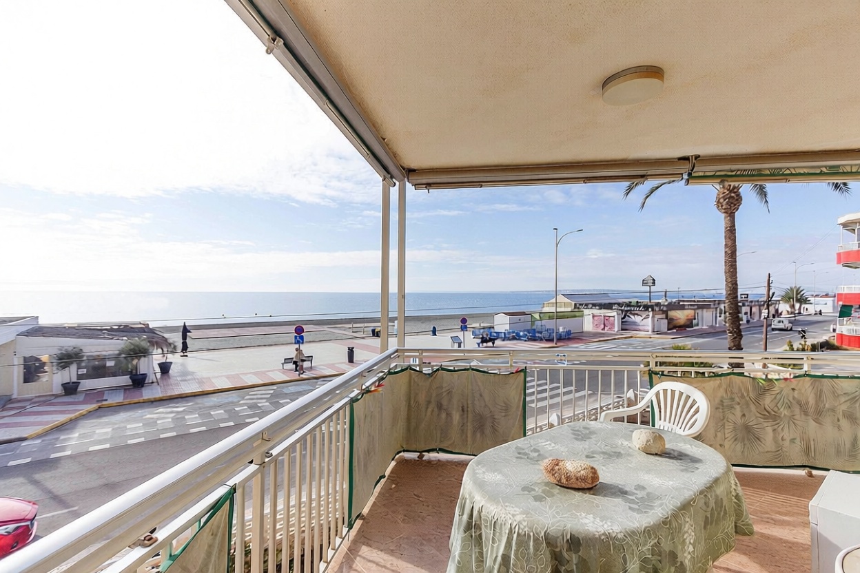 Piso en primera línea de playa en Santa Pola