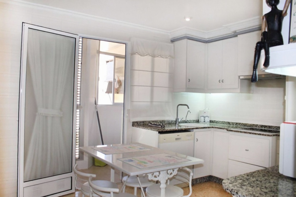 Wohnung in erste Strandlinie in Santa Pola — Küche