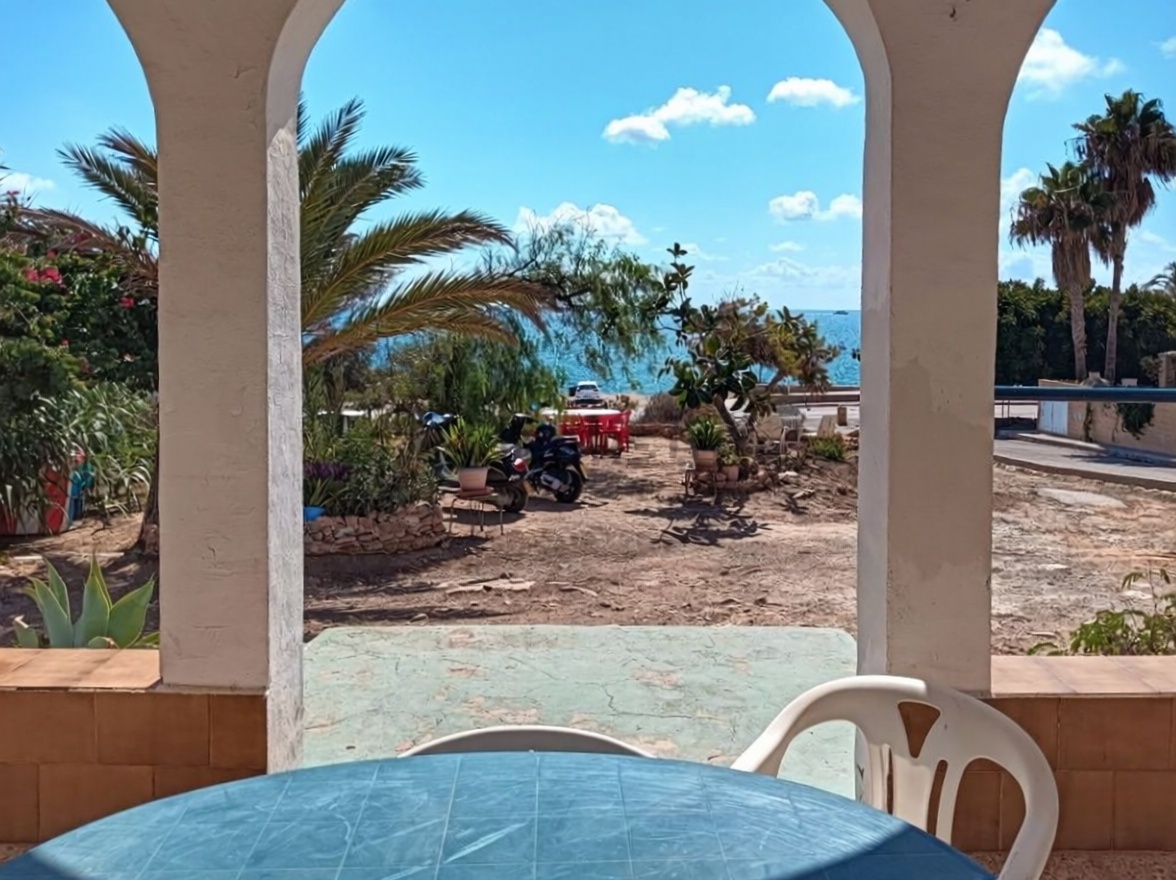 Casa de campo con acceso directo a playa en Santa Pola — Terraza mar