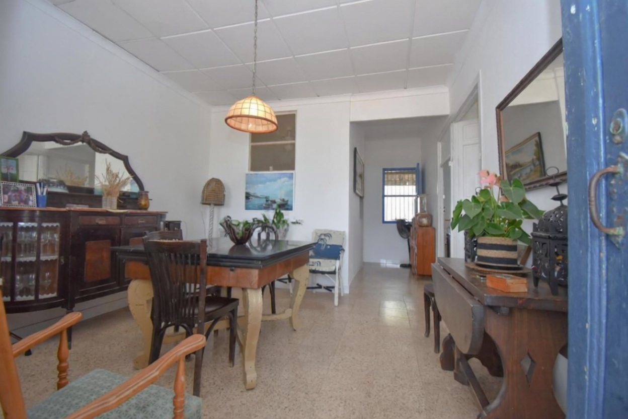 Chalet con acceso directo a playa en Santa Pola — Comedor