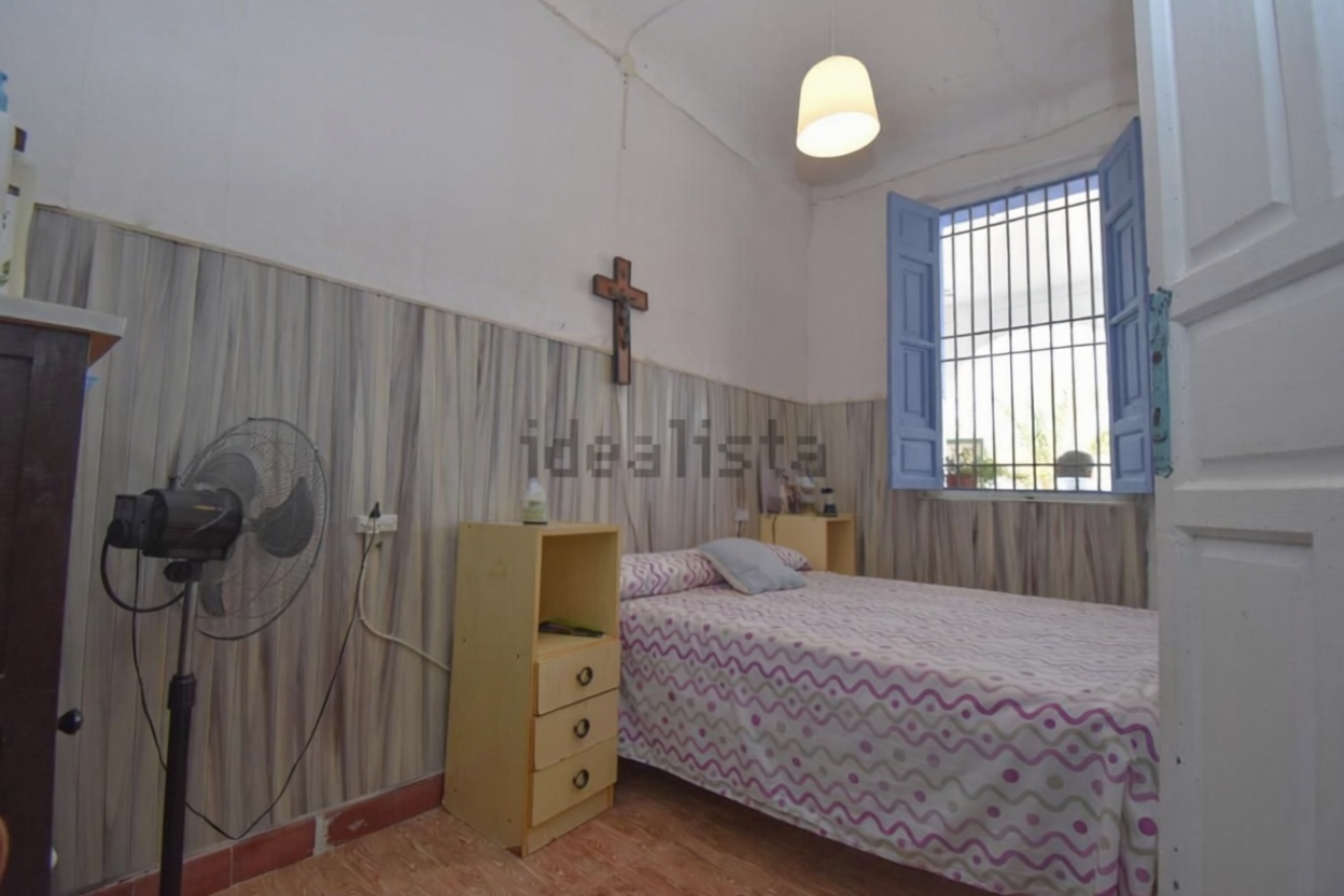 Chalet con acceso directo a playa en Santa Pola — Dormitorio