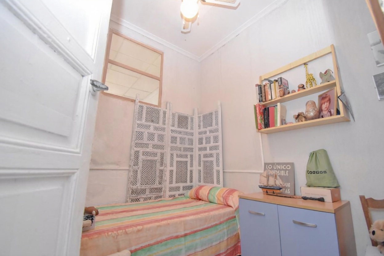 Chalet con acceso directo a playa en Santa Pola — Dormitorio