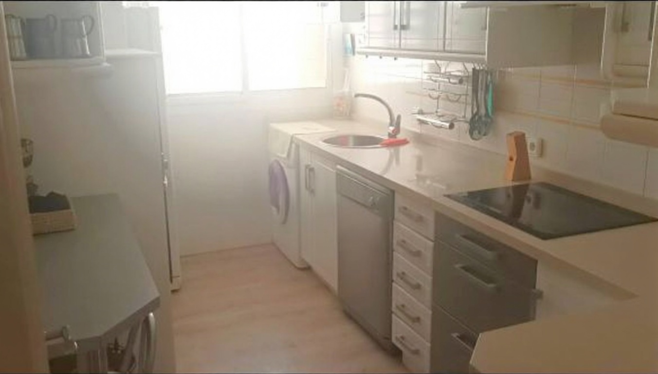 Piso en primera línea de playa en Santa Pola — Cocina
