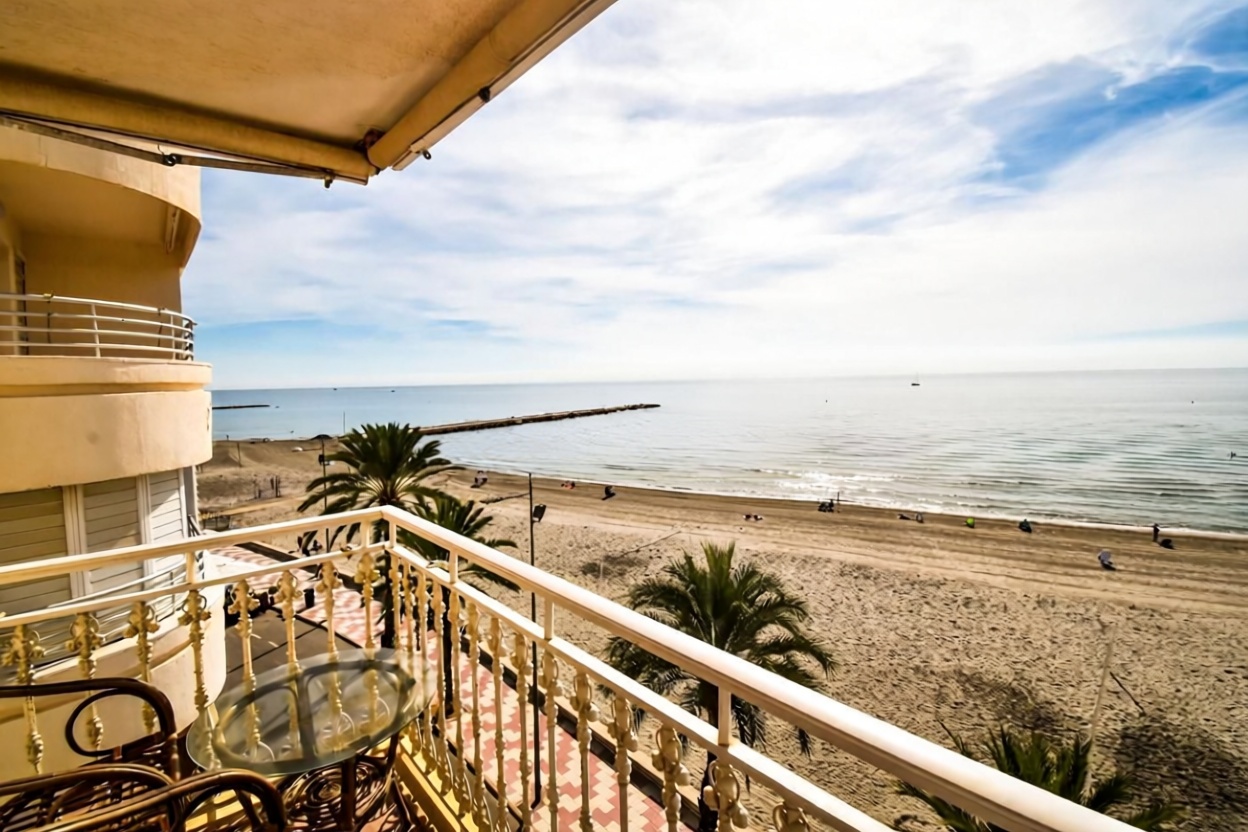 Piso en primera línea de playa en Santa Pola