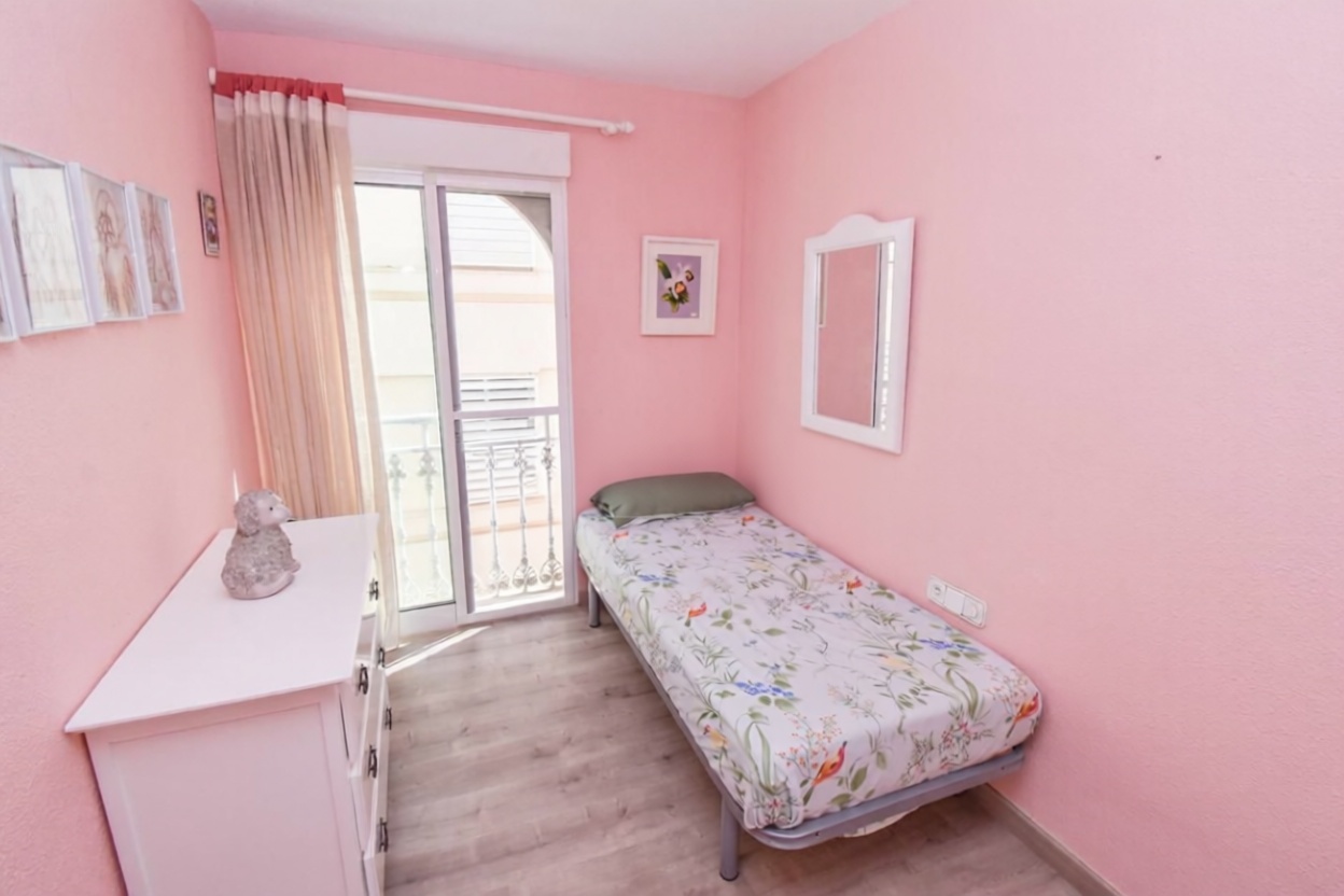 Piso en primera línea de playa en Santa Pola — Dormitorio