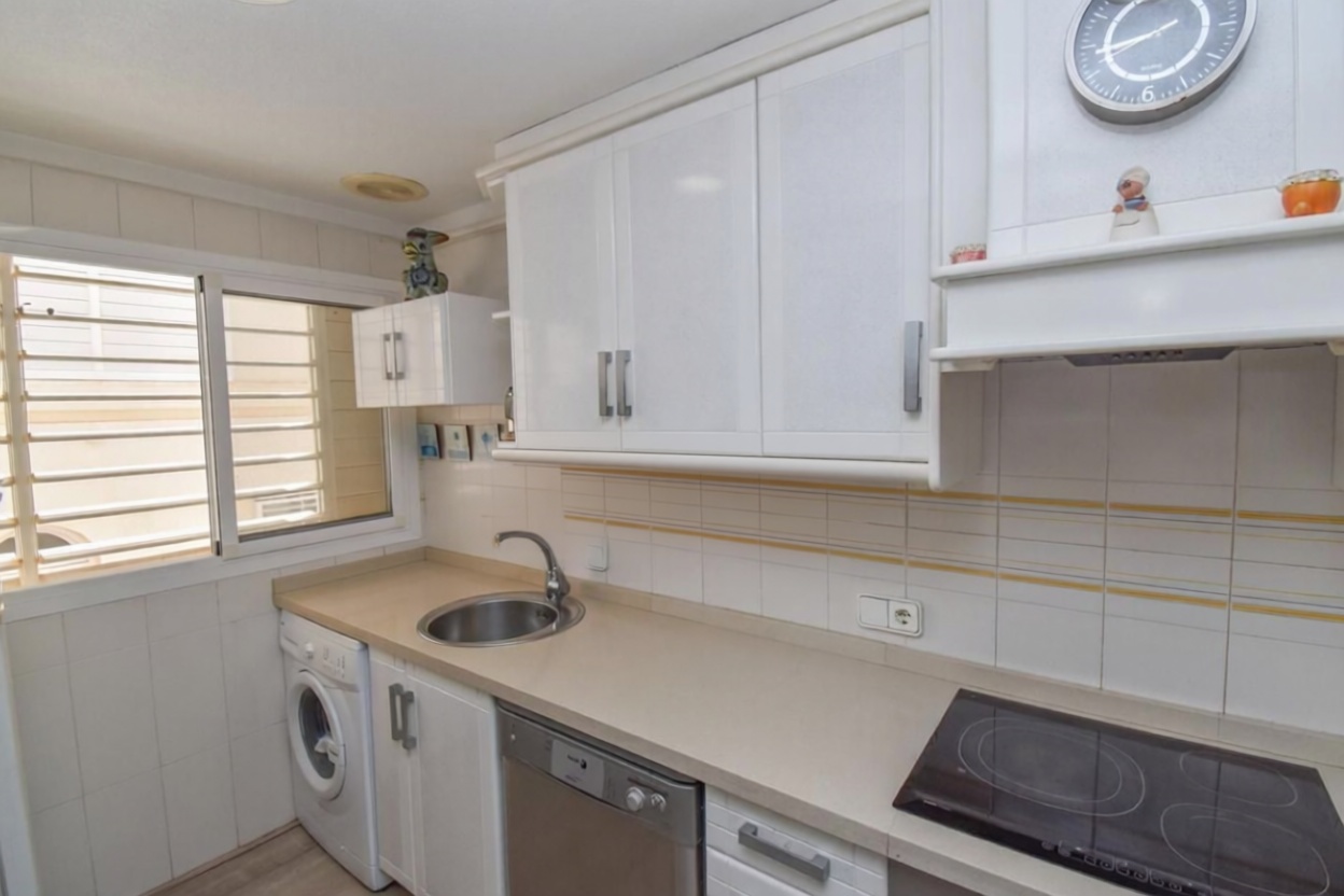 Piso en primera línea de playa en Santa Pola — Baño
