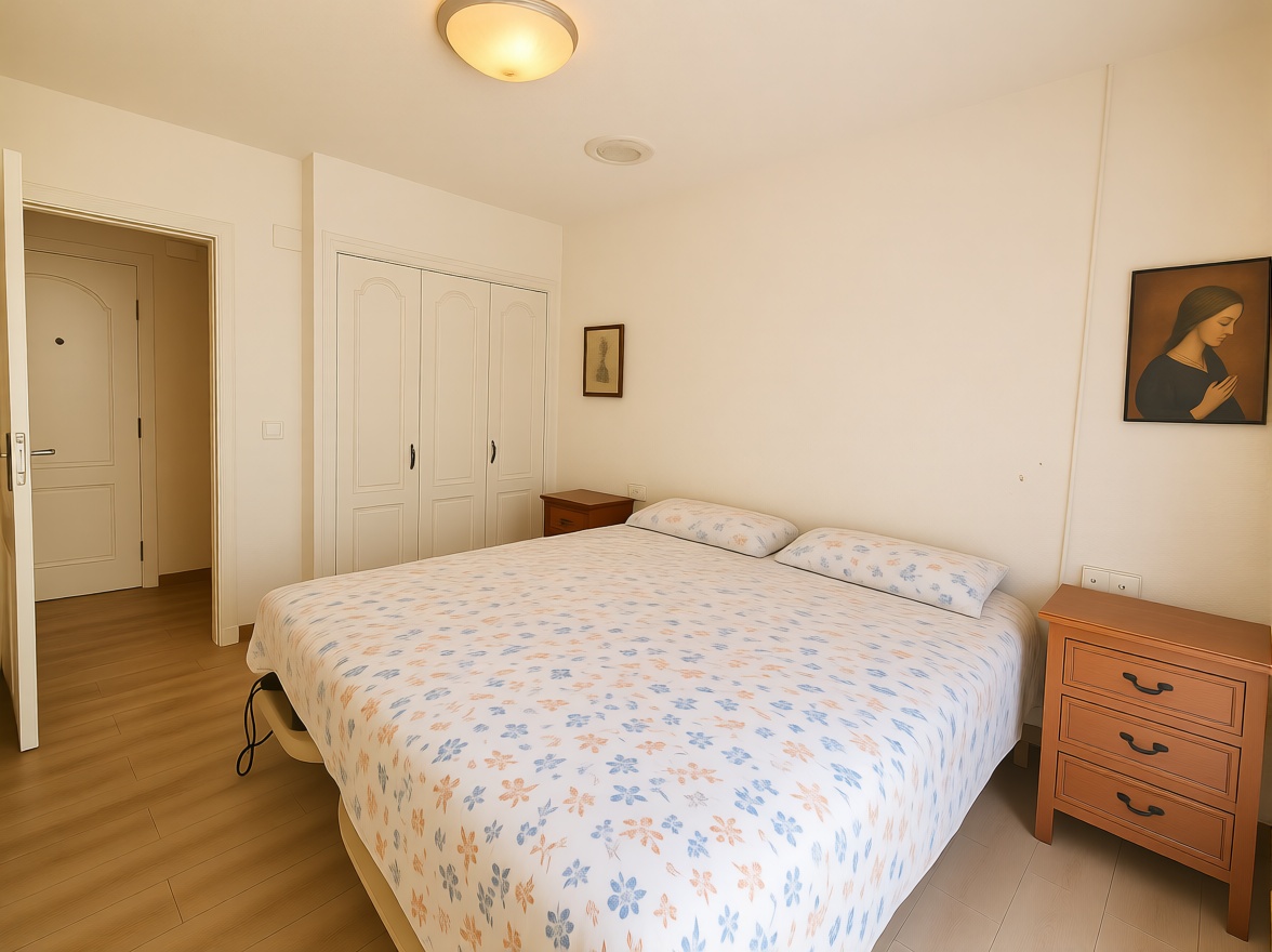 Piso en primera línea de playa en Santa Pola — Dormitorio
