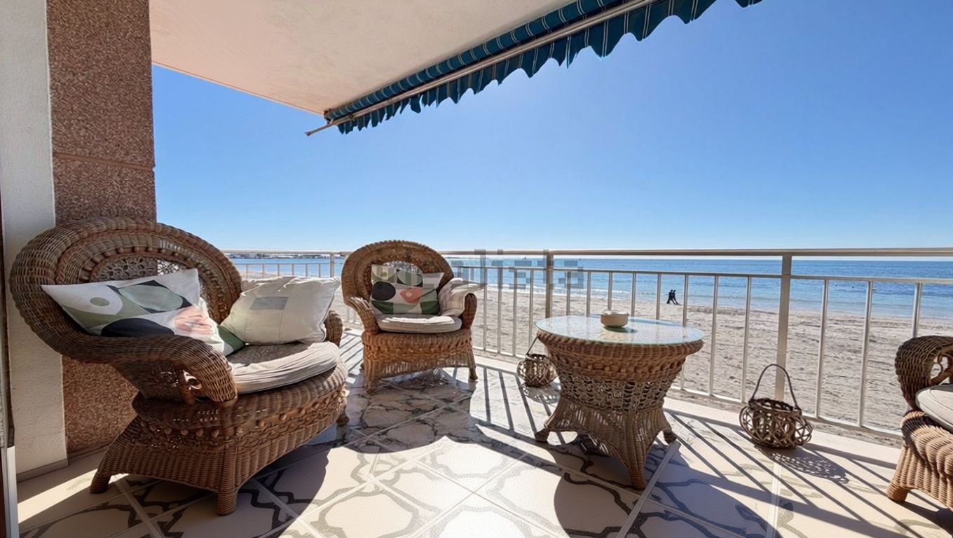 Piso en primera línea de playa en Santa Pola