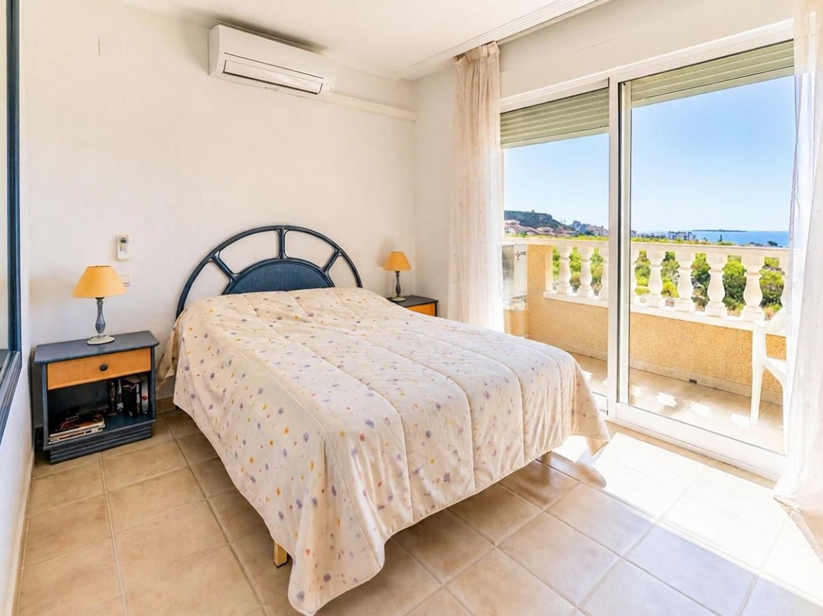 Chalet con acceso directo a playa en Santa Pola — Dormitorio
