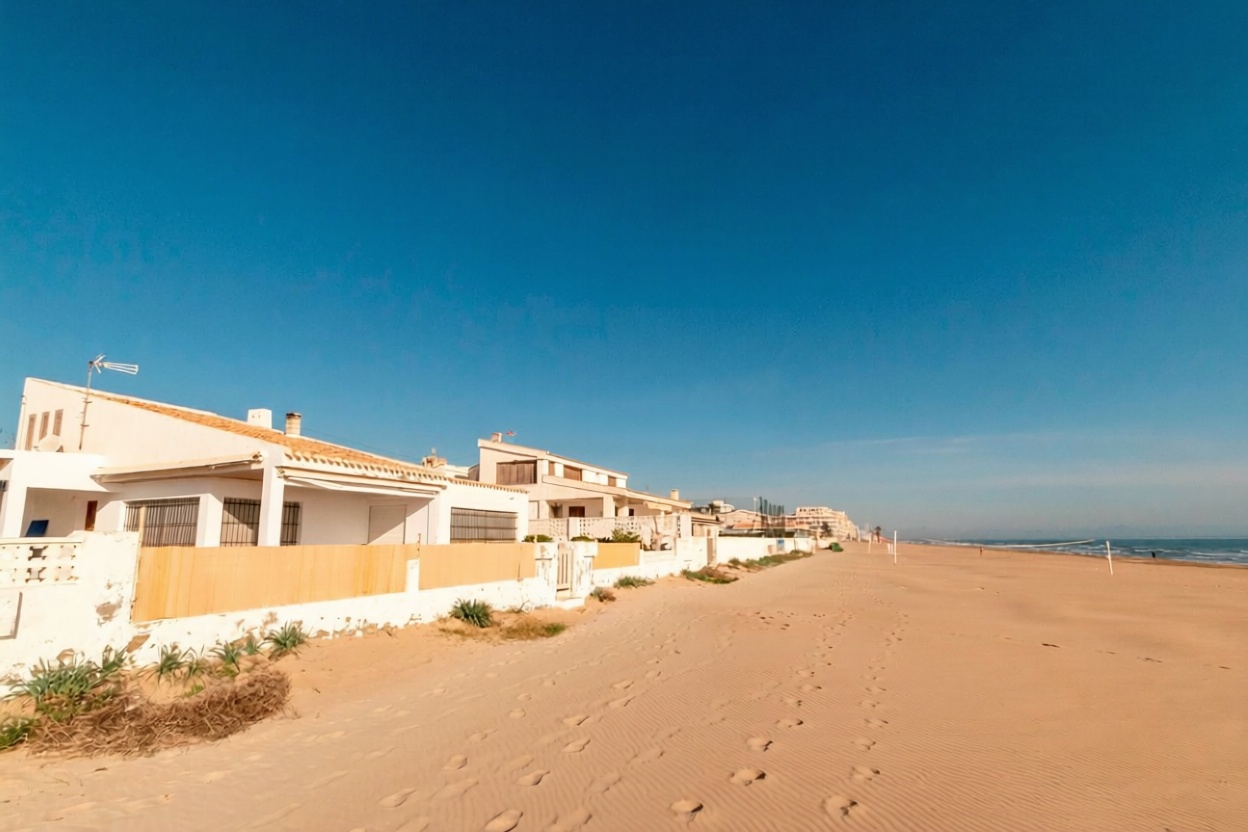 Chalet con acceso directo a playa en Guardamar del Segura — Vista mar