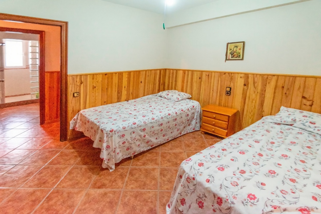 Chalet con acceso directo a playa en Guardamar del Segura — Dormitorio