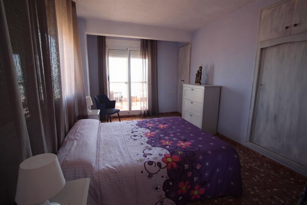 Chalet with direct beach access in Guardamar del Segura — Bedroom