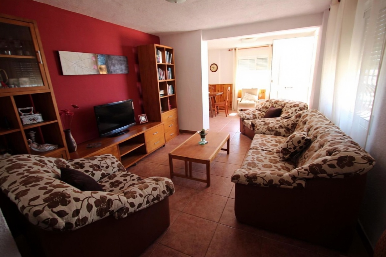 Chalet with direct beach access in Guardamar del Segura — Living room
