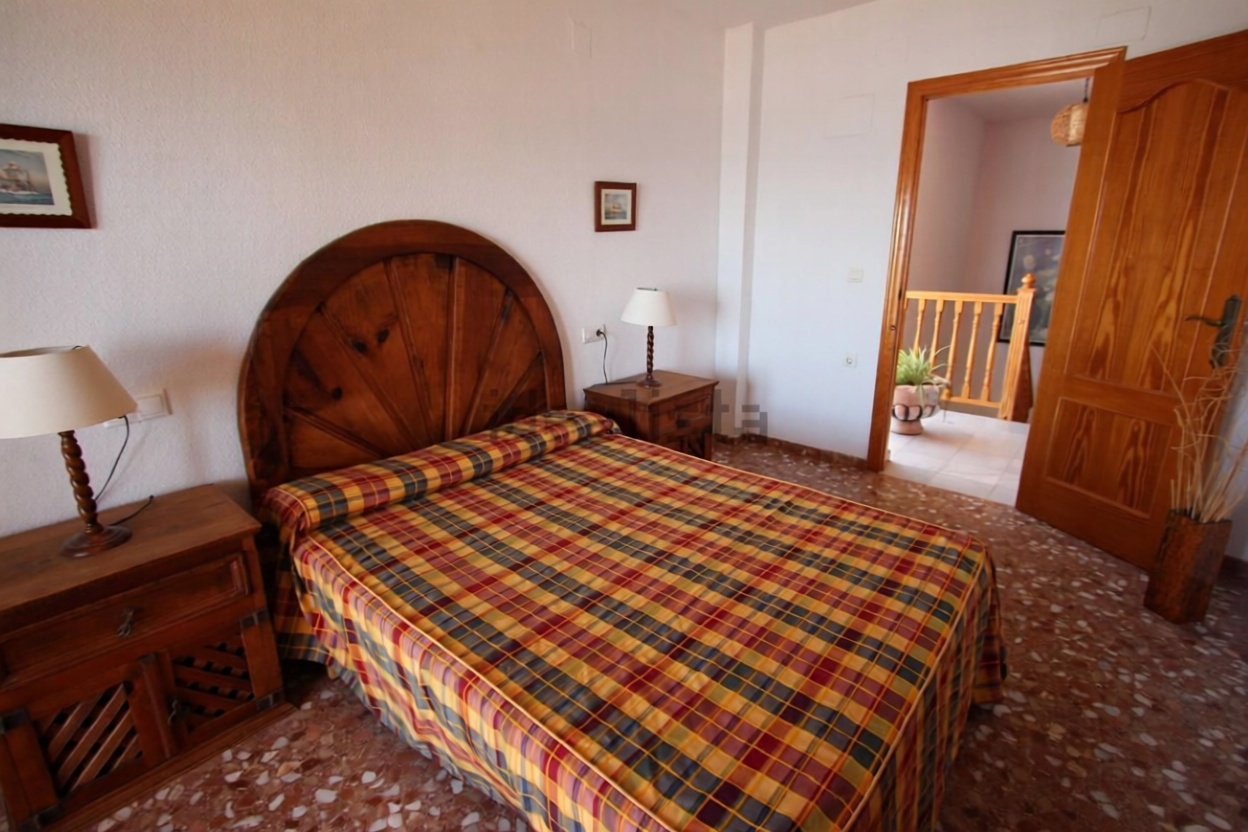 Chalet with direct beach access in Guardamar del Segura — Bedroom
