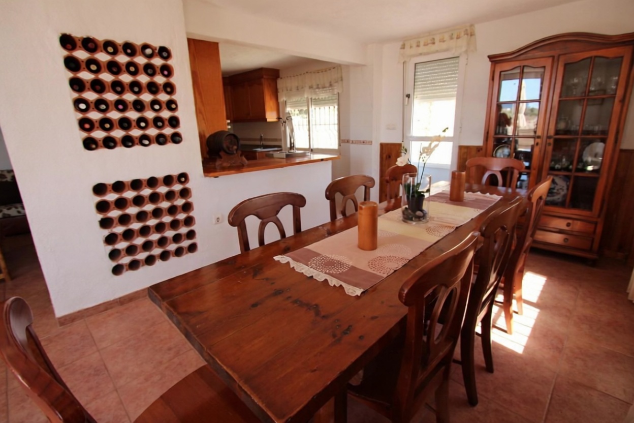 Chalet with direct beach access in Guardamar del Segura — Kitchen