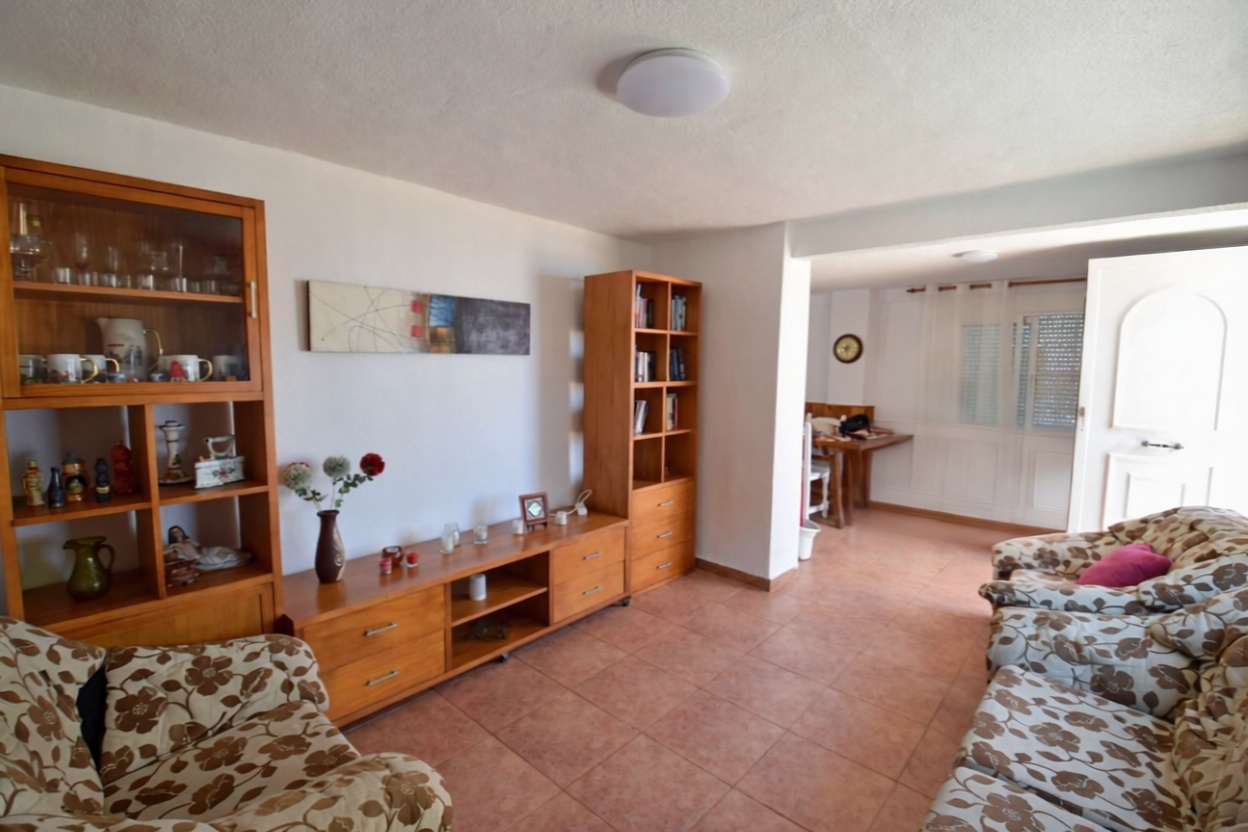 Chalet with direct beach access in Guardamar del Segura — Living room