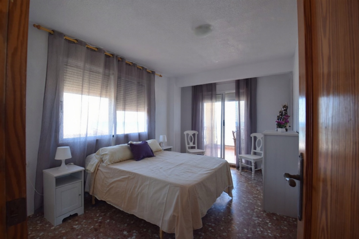 Chalet with direct beach access in Guardamar del Segura — Bedroom