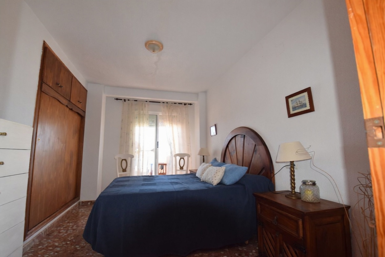 Chalet with direct beach access in Guardamar del Segura — Bedroom