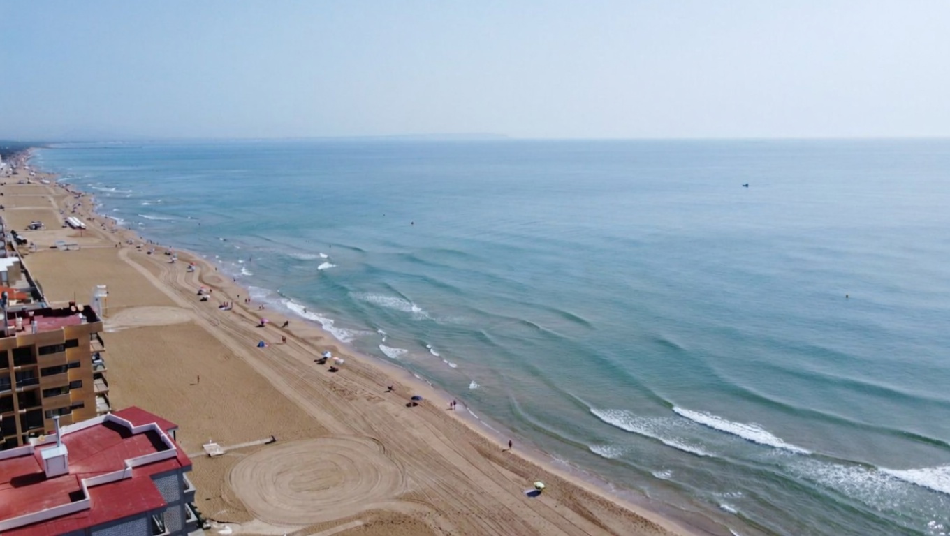 Chalet with direct beach access in Guardamar del Segura — Sea view