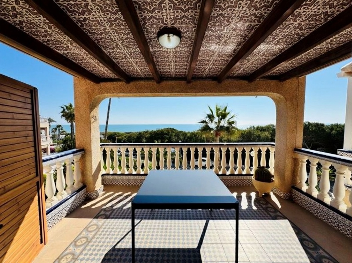 Dúplex en primera línea de playa en Guardamar del Segura — Terraza mar