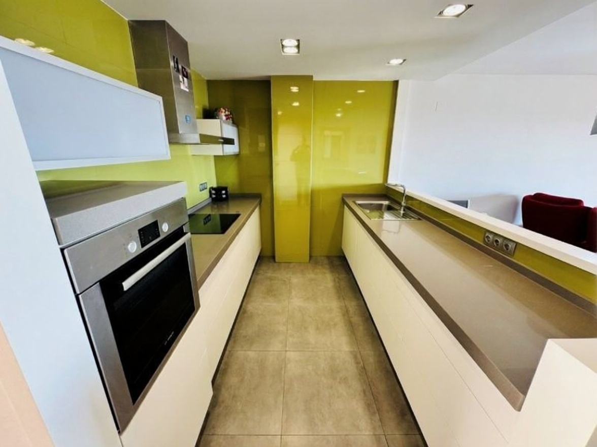 Dúplex en primera línea de playa en Guardamar del Segura — Cocina