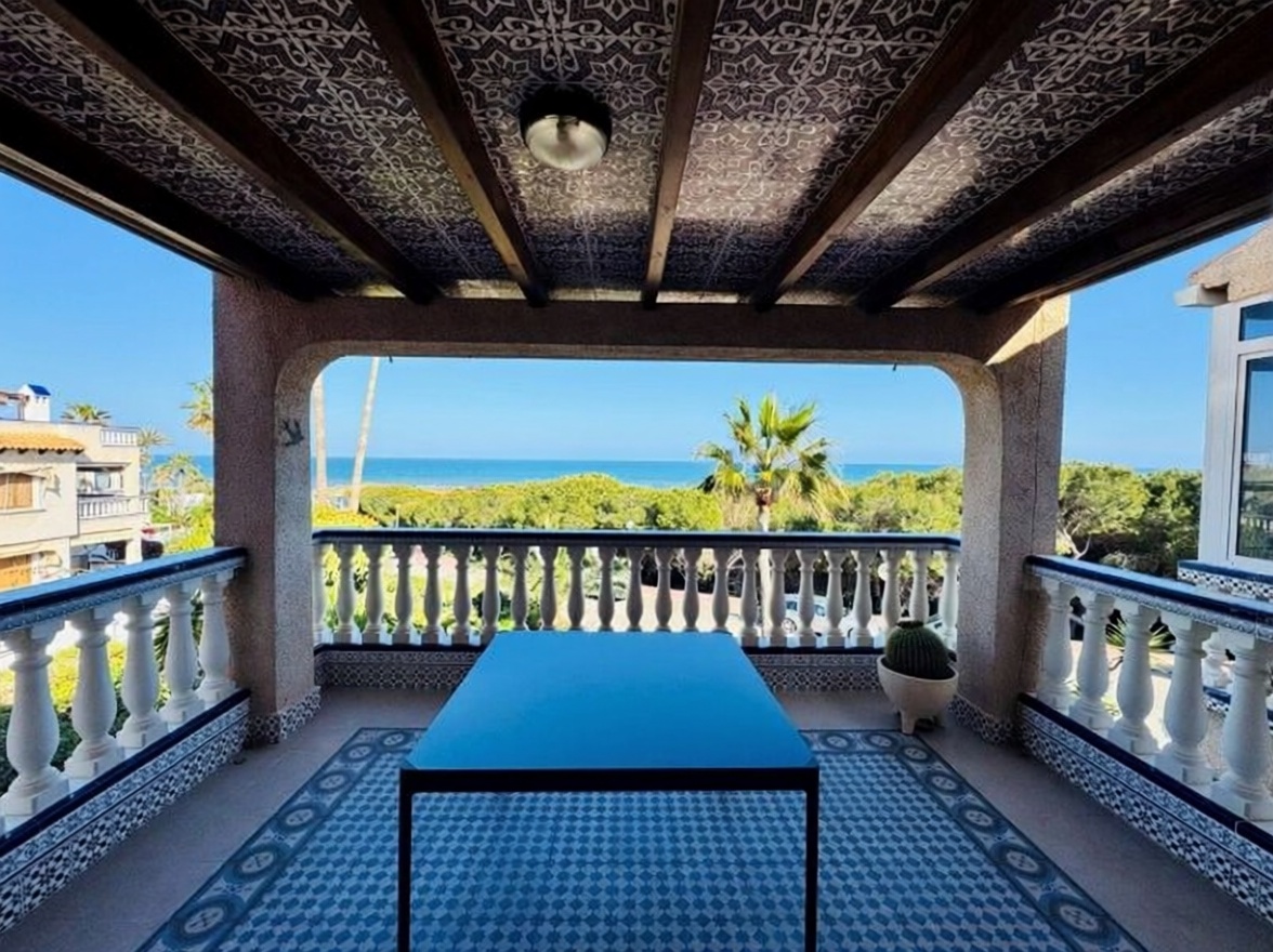 Dúplex en primera línea de playa en Guardamar del Segura — Terraza mar