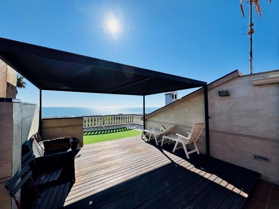 Dúplex en primera línea de playa en Guardamar del Segura — Terraza mar