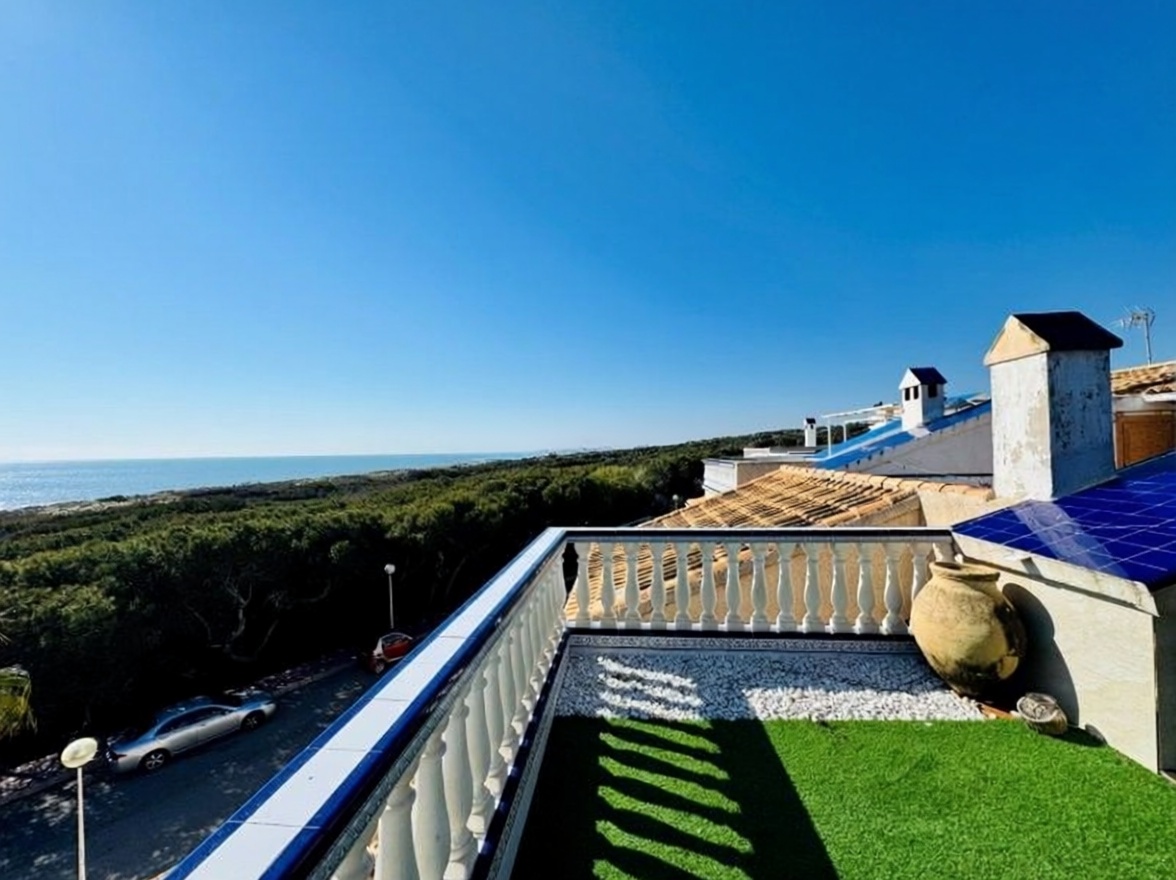 Dúplex en primera línea de playa en Guardamar del Segura — Terraza mar