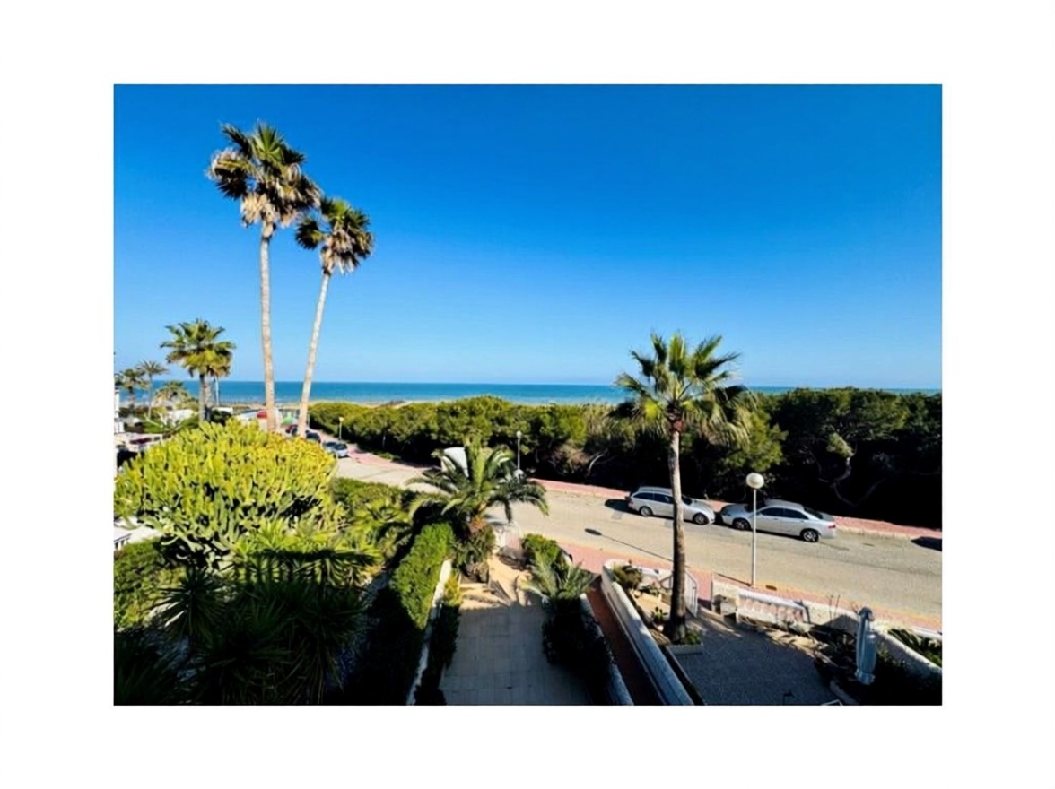 Dúplex en primera línea de playa en Guardamar del Segura — Vista mar